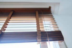 Wooden Venetian Blinds: What Are Their Pros and Cons?